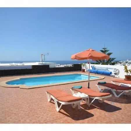 Villa Puerto Del Carmen Villa Sleeps 5 *